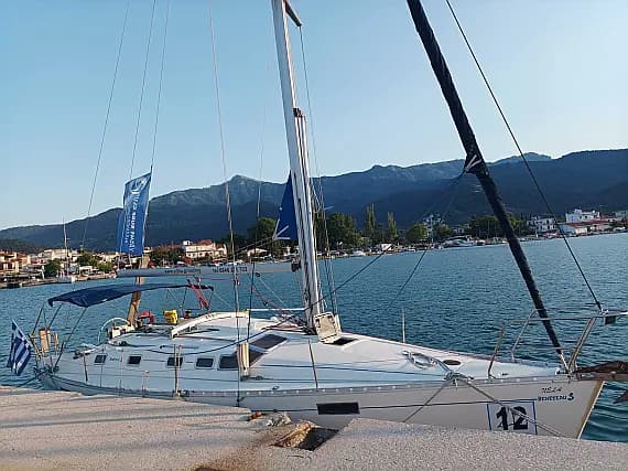 Oceanis 37 in Lefkada / Nikiana Marina - image 1