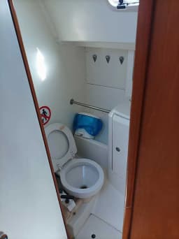 Oceanis 37 in Lefkada / Nikiana Marina thumbnail 11