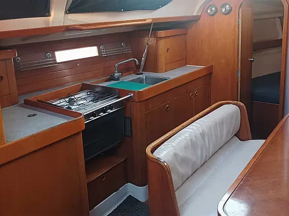 Oceanis 37 in Lefkada / Nikiana Marina - Photo 3