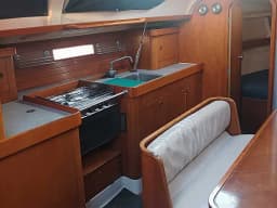 Oceanis 37 in Lefkada / Nikiana Marina thumbnail 2