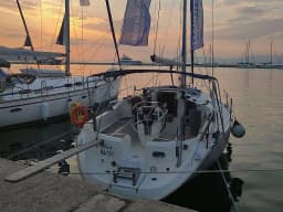 Oceanis 37 in Lefkada / Nikiana Marina thumbnail 7