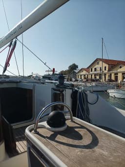Oceanis 37 in Lefkada / Nikiana Marina thumbnail 8