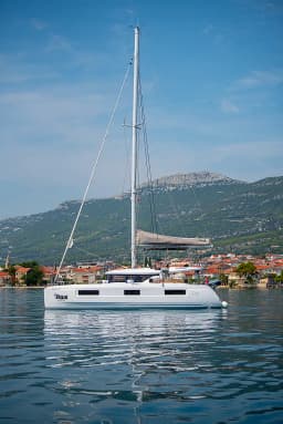 Lagoon 46 in Kaštel Gomilica / Marina Kaštela thumbnail 4
