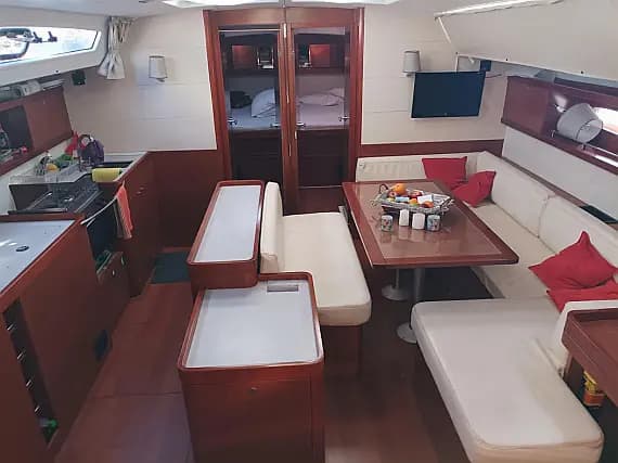 Oceanis 51.1 in Athens / Alimos Marina - Photo 3
