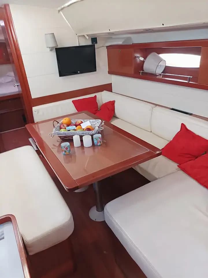 Oceanis 51.1 in Athens / Alimos Marina - Photo 5