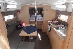 Oceanis 38.1 in Orhaniye / Marti Marina thumbnail 9