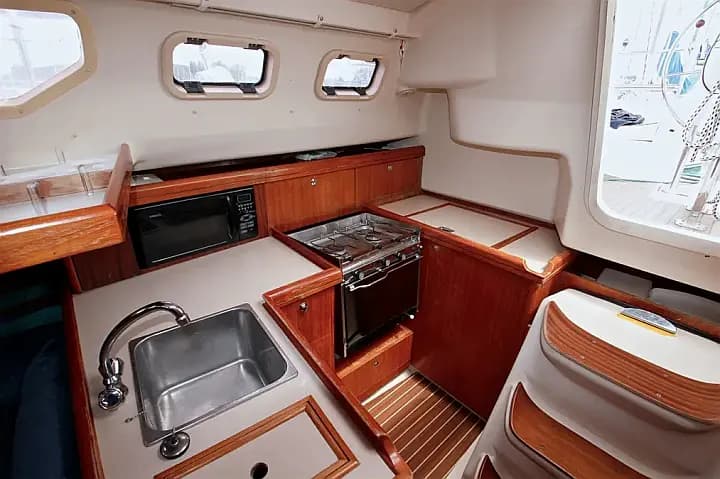 Hunter 320 in Sicily / Castellammare del Golfo / Porto di Castellammare del Golfo - Photo 4
