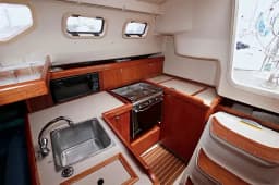 Hunter 320 in Sicily / Castellammare del Golfo / Porto di Castellammare del Golfo thumbnail 4