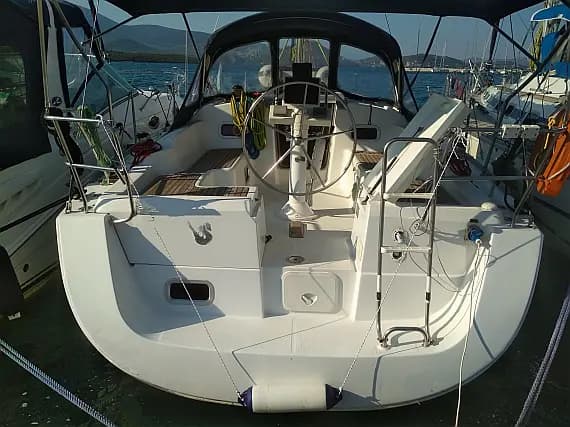 Oceanis 34 in Achillio port - Photo 1