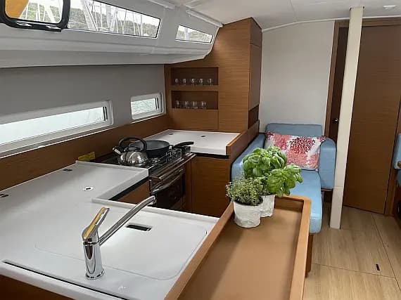 Sun Odyssey 410 in Pula / Tehnomont Marina Veruda - Photo 3