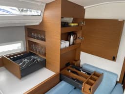 Sun Odyssey 410 in Pula / Tehnomont Marina Veruda thumbnail 3