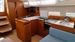 Sun Odyssey 410 in Pula / Tehnomont Marina Veruda thumbnail 7