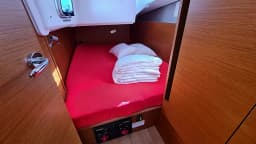 Sun Odyssey 410 in Pula / Tehnomont Marina Veruda thumbnail 8