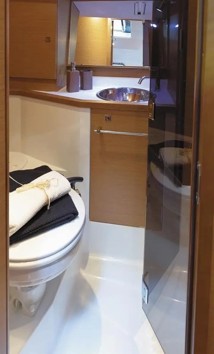 Sun Odyssey 379 in Salerno - Photo 2