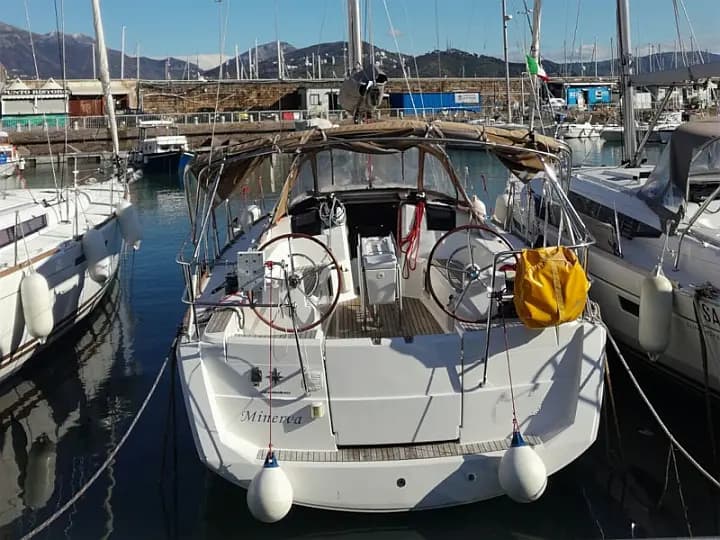 Sun Odyssey 379 in Salerno - Photo 3