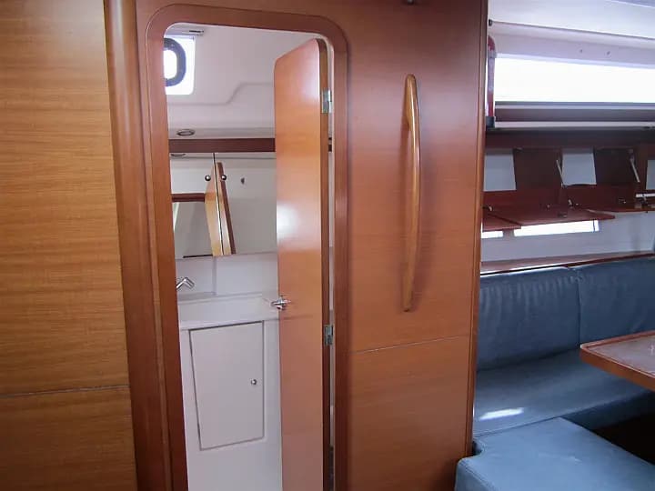 Dufour 445 Grand Large in Saint-Quay-Portrieux / Port d'Armor - Photo 4