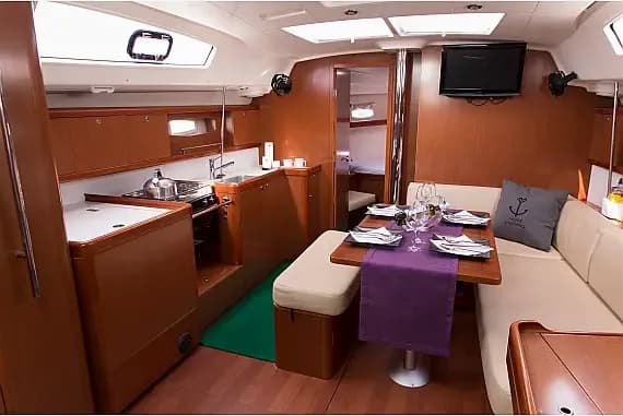 Oceanis 43 in Lefkada / Nikiana Marina - Photo 3