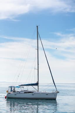Oceanis 43 in Lefkada / Nikiana Marina thumbnail 6