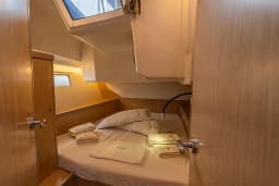 Oceanis 45 in Salerno / Marina d'Arechi thumbnail 10
