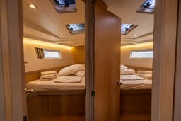 Oceanis 45 in Salerno / Marina d'Arechi thumbnail 12