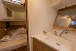 Oceanis 45 in Salerno / Marina d'Arechi thumbnail 18