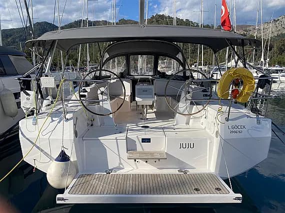 Bavaria C42 in Göcek / Marinturk Village Port - Photo 1