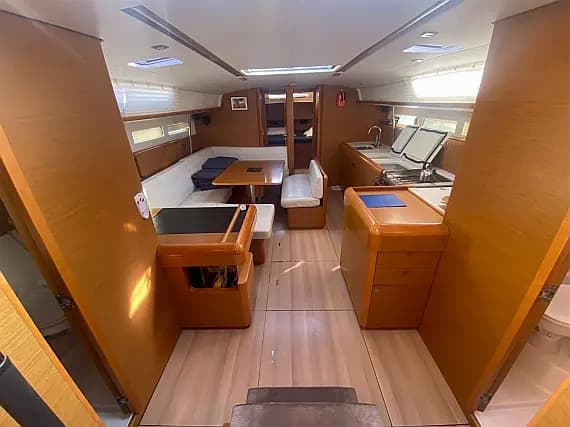Sun Odyssey 519 in Lavrion / Olympic Marina - Photo 3