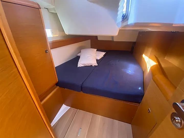 Sun Odyssey 519 in Lavrion / Olympic Marina - Photo 5