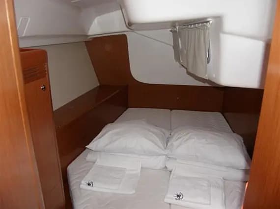 Oceanis 43 in Athens / Alimos Marina - Photo 3