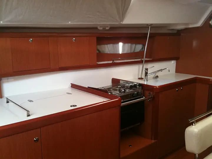 Oceanis 43 in Athens / Alimos Marina - Photo 4