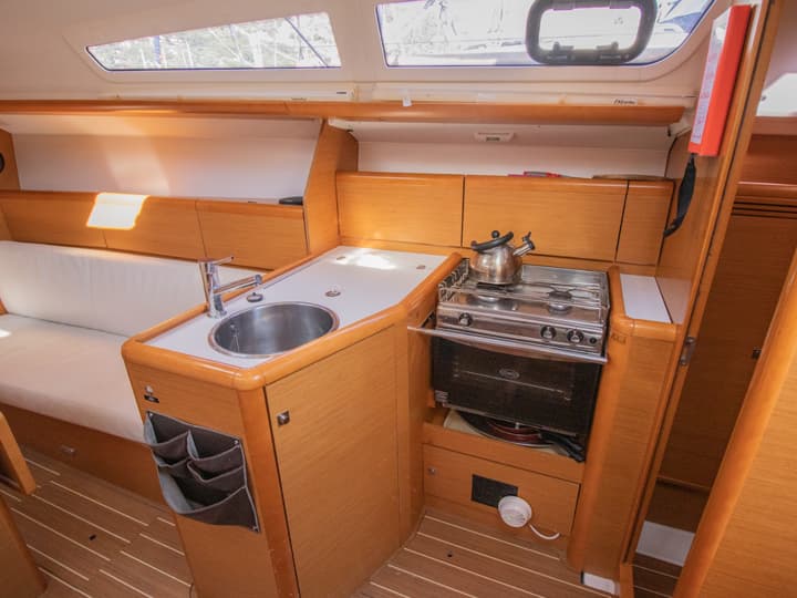 Sun Odyssey 33i in Kefalonia / Agia Effimia - Photo 5