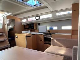 Sun Odyssey 410 in Arzon / Port du Crouesty thumbnail 2