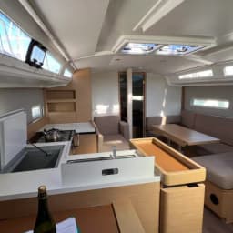 Sun Odyssey 410 in Arzon / Port du Crouesty thumbnail 4