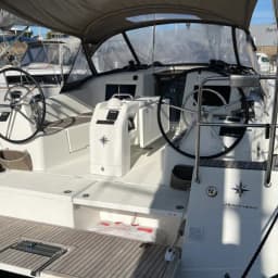 Sun Odyssey 410 in Arzon / Port du Crouesty thumbnail 5