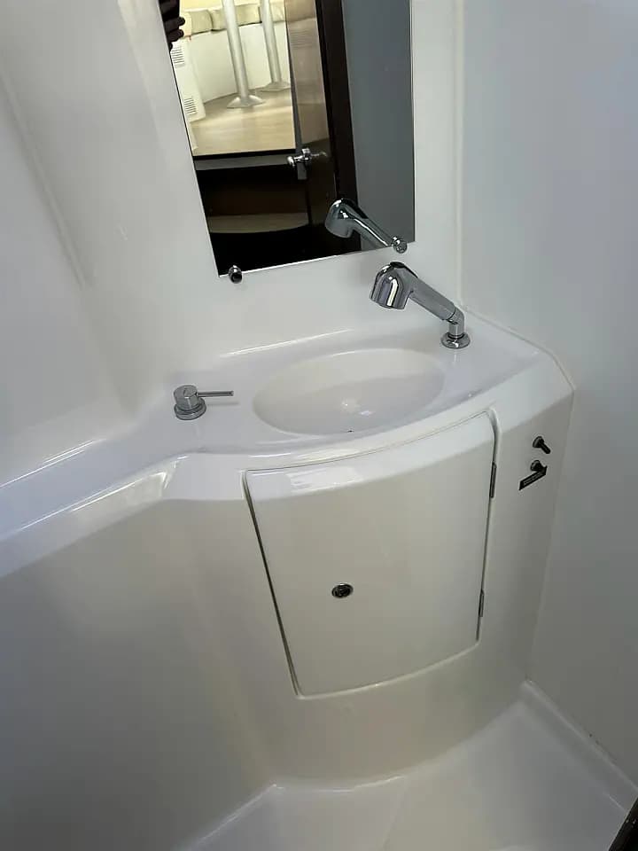 Lagoon 380 in Martinique / Le Marin - Photo 4