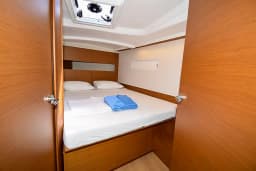 Sun Odyssey 410 in Marmaris Yacht Marina thumbnail 25