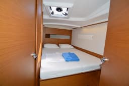 Sun Odyssey 410 in Marmaris Yacht Marina thumbnail 26