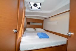 Sun Odyssey 410 in Marmaris Yacht Marina thumbnail 27