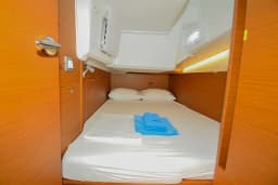 Sun Odyssey 410 in Marmaris Yacht Marina thumbnail 35