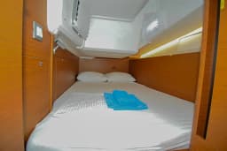 Sun Odyssey 410 in Marmaris Yacht Marina thumbnail 37