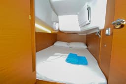 Sun Odyssey 410 in Marmaris Yacht Marina thumbnail 38