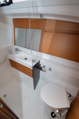 Sun Odyssey 410 in Marmaris Yacht Marina thumbnail 41