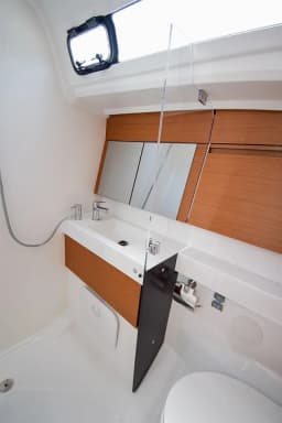 Sun Odyssey 410 in Marmaris Yacht Marina thumbnail 42