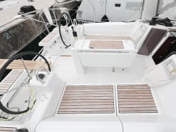 Oceanis 35.1 in Sukošan / D-Marin Dalmacija Marina thumbnail 11