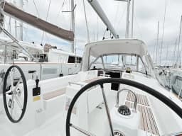 Oceanis 35.1 in Sukošan / D-Marin Dalmacija Marina thumbnail 12