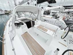 Oceanis 35.1 in Sukošan / D-Marin Dalmacija Marina thumbnail 20