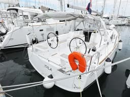 Oceanis 35.1 in Sukošan / D-Marin Dalmacija Marina thumbnail 8