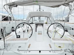 Oceanis 35.1 in Sukošan / D-Marin Dalmacija Marina thumbnail 9