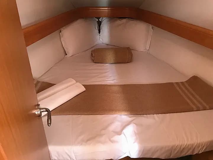 Sun Odyssey 36i in Sardinia / Portisco / Cala dei Sardi - Photo 3