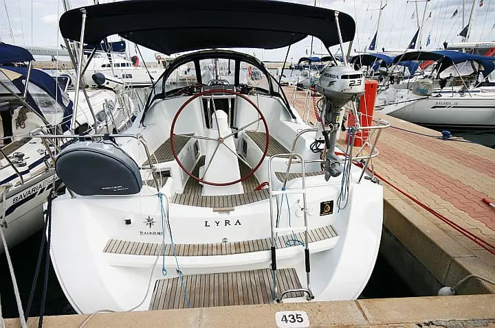 Sun Odyssey 36i in Sardinia / Portisco / Cala dei Sardi - Photo 5